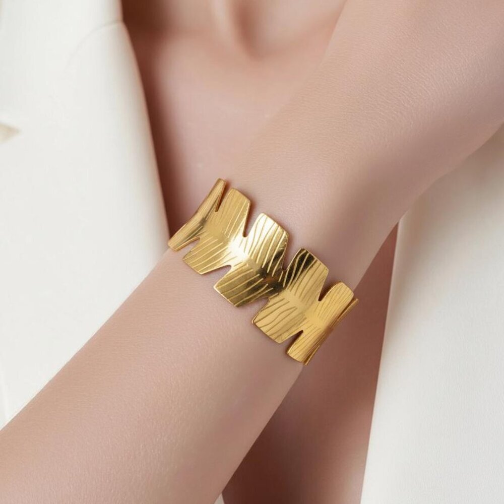 Stainless Steel Bangle Waterproof & Fade-Resistant w/Plating Hypoallergenic
